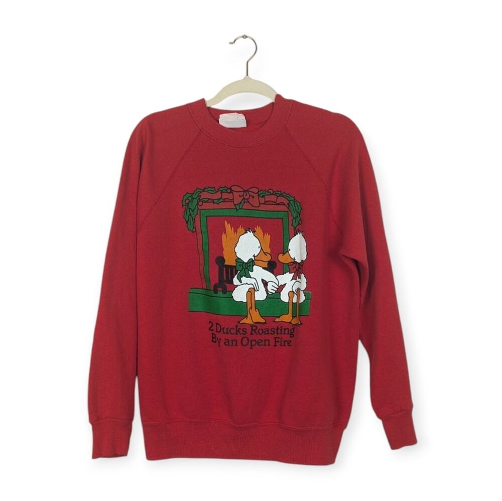 Vintage Reiss Freestyle Red Ducks Roasting by an Open Fire Sweatshirt Size M